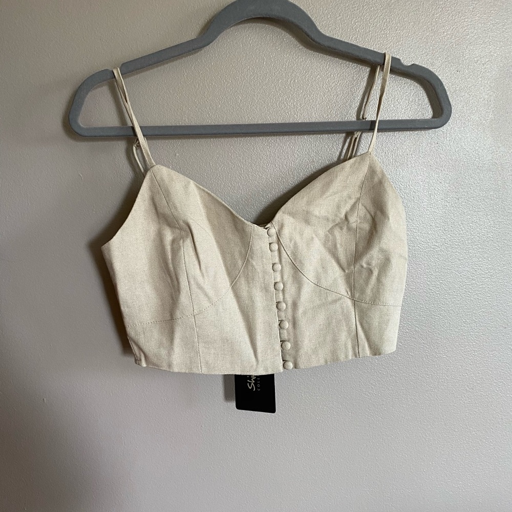 botton down crop top